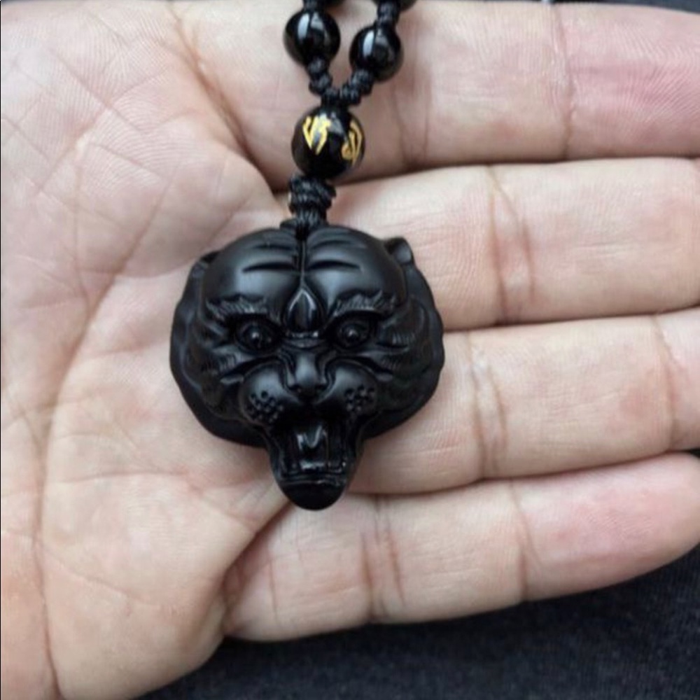 Obsidian Tiger Head Pendant - Picture 6 of 7